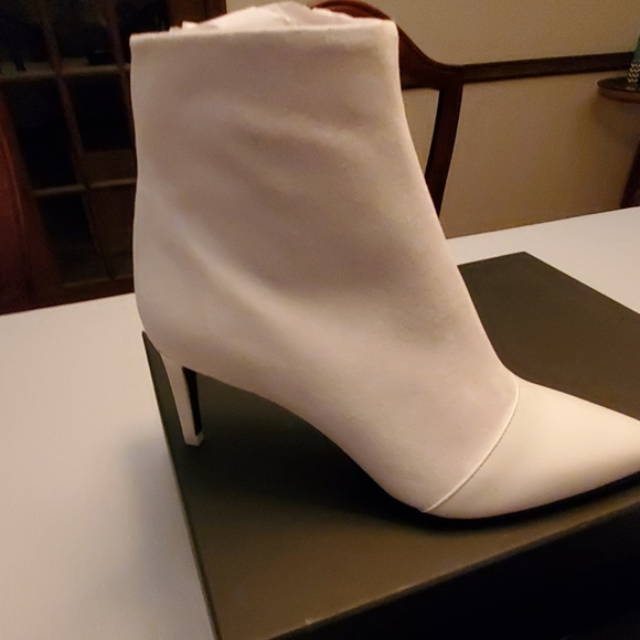 BOOTS - Picture 2 of 8